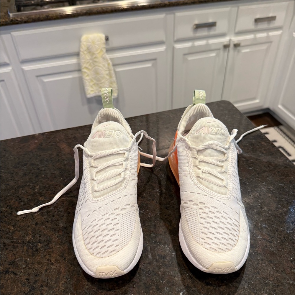 Nike Air Max 270 - size 5